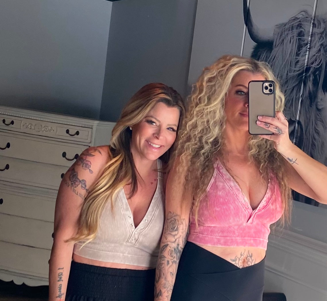 WASHED RIBBED CROPPED BUTTON V-NECK TANK TOP