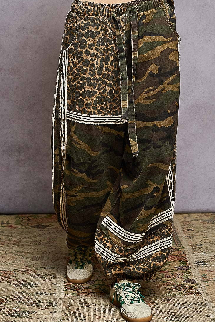 Printed Woven Contrast Band Trim Jogger Pants