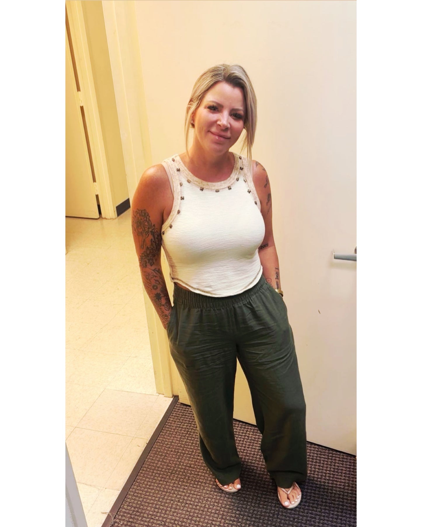 Round neck sleeveless stud textured knit top