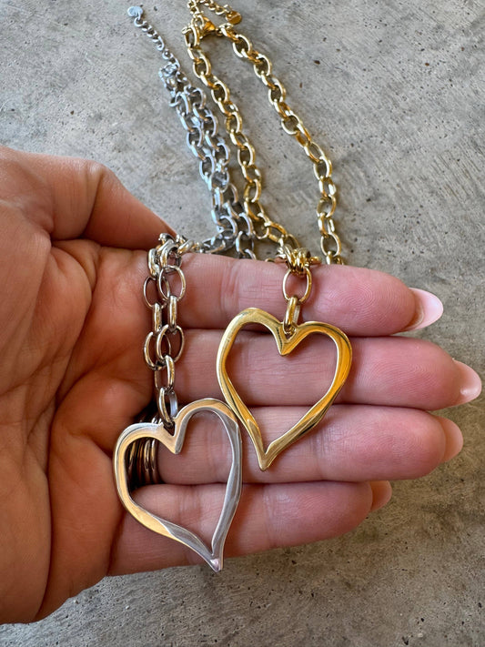 HEARTLINE NECKLACE
