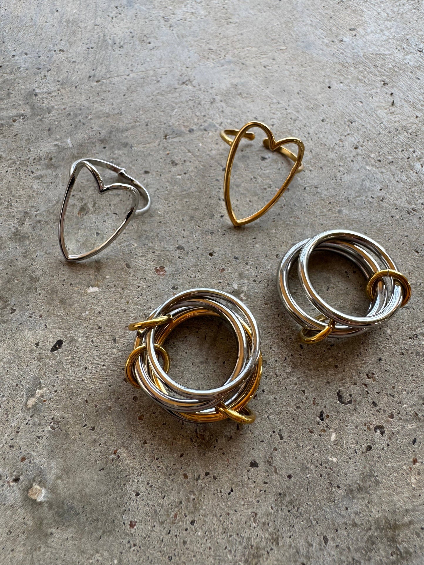 THE KNOT RING