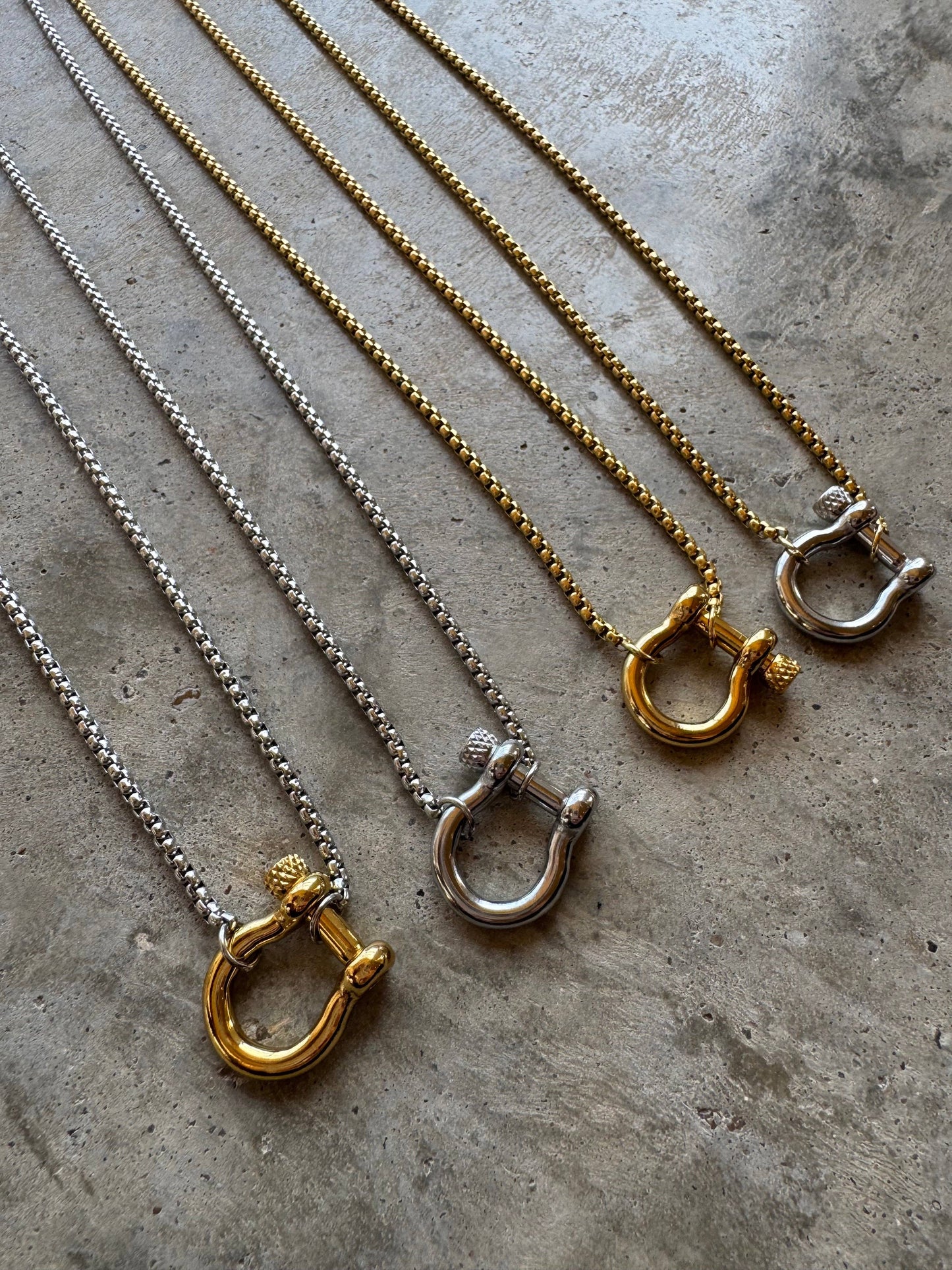 HORSESHOE CHARM NECKLACE